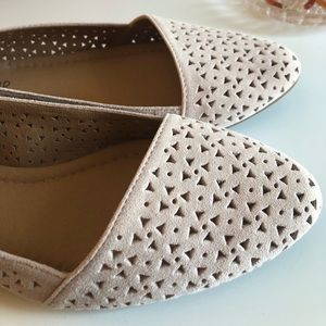 Like new petal soft perforated Lucky Brand flats